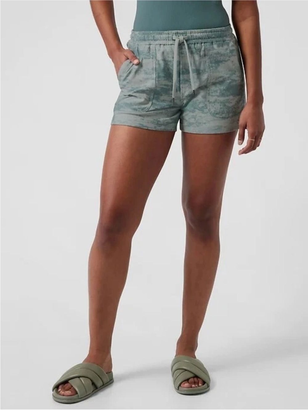 Athleta Farallon camo cloud shorts size xs
